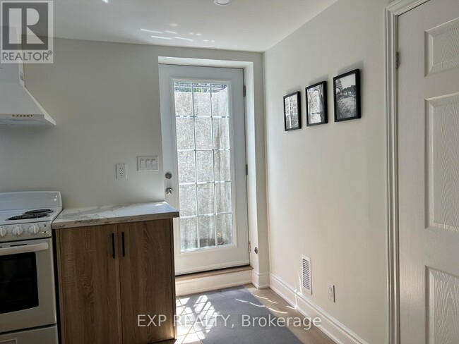 Building Photo - 1596 Maple Ridge Dr