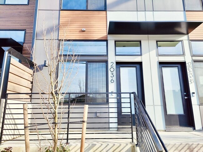 Building Photo - 2036 24th Ave S