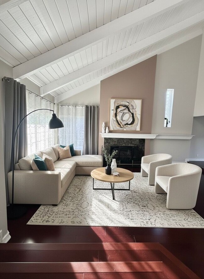 Foto del edificio - **COMING SOON**5BD/4BA POOL HOME IN ALTA VISTA SOUTH | SOLAR SAVINGS | $6,500/mo