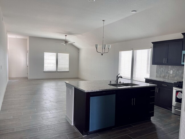 Building Photo - 217 Farnborough St