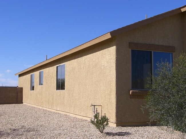 Building Photo - 4042 E Big Game Pl