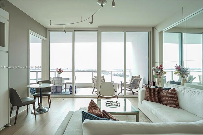 Foto del edificio - 2020 N Bayshore Dr