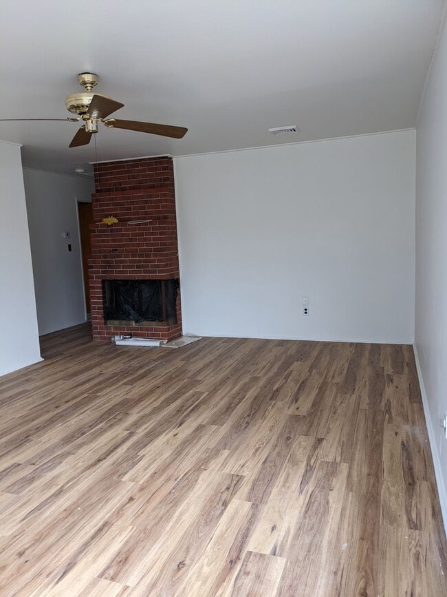 Building Photo - 17 Montvale Rd