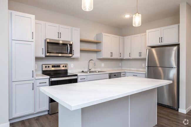 2BR, 2BA - 1,015SF - Kitchen - Compass