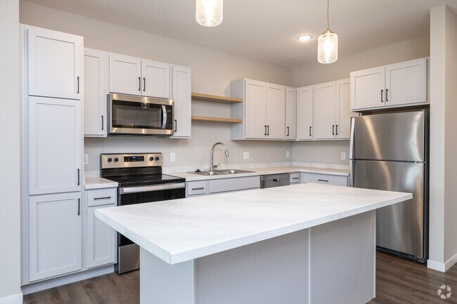 2BR, 2BA - 1,015SF - Kitchen - Compass