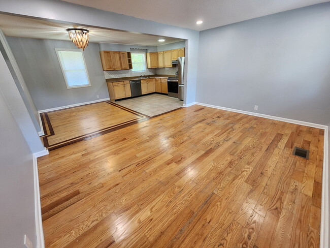 Foto del edificio - Remodeled 3BR, 2BA Duplex Unit in Henderso...