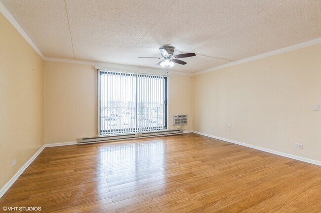 Foto del edificio - 9737 Fox Glen Dr