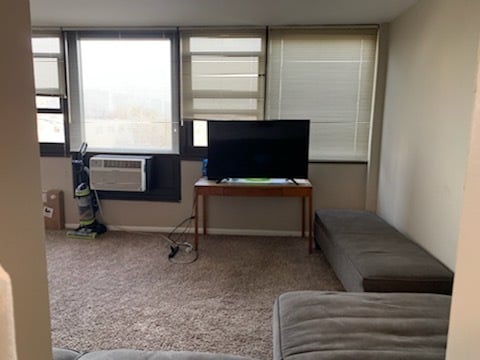 Living/dining - 2740 S Prairie Ave