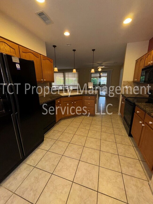 Foto del edificio - 3 Bedroom Home in 55+ Community in Surprise