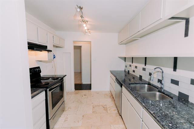 Foto del edificio - 6646 E Lovers Ln