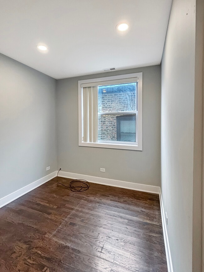 Foto del edificio - 1634 W Cermak Rd