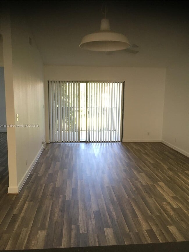 Foto del edificio - 10161 W Sunrise Blvd