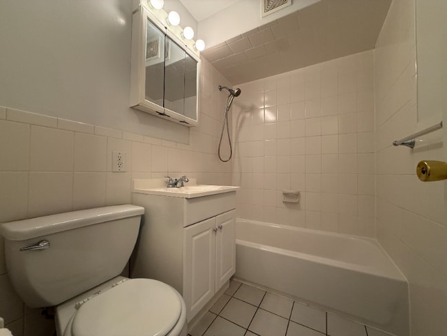 Building Photo - 208 Undercliff Ave