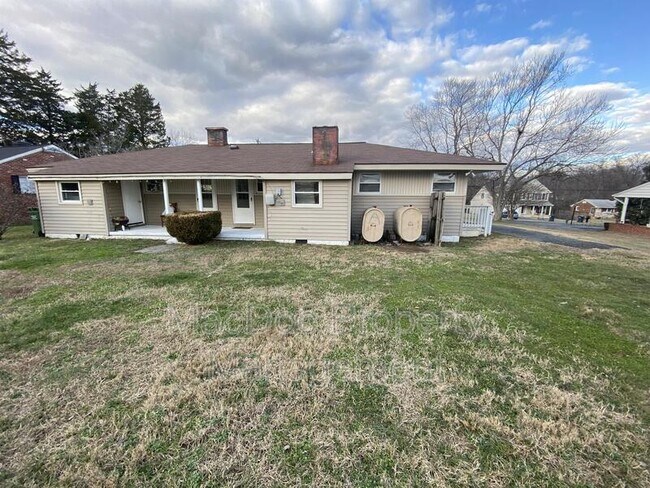 Foto del edificio - 1012 Julian Dr