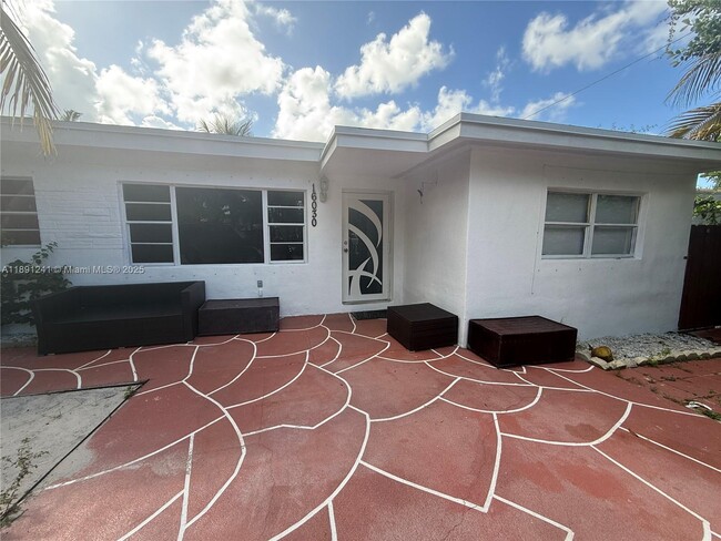 Building Photo - 16030 Miami Dr