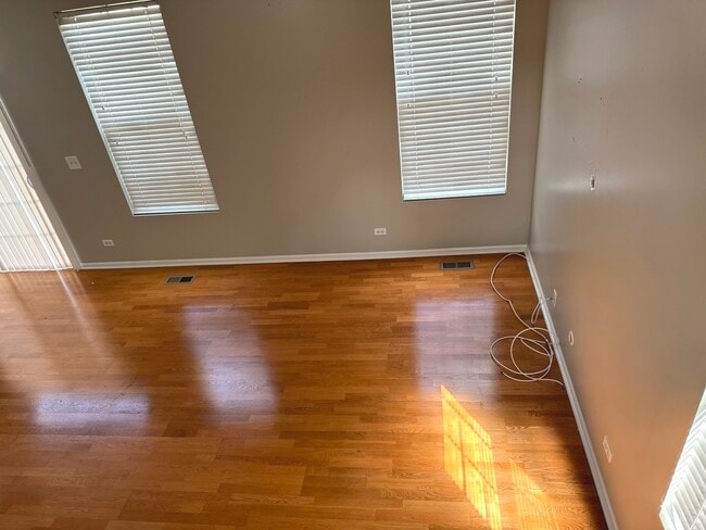 Foto del edificio - 537 N Red Deer Rd