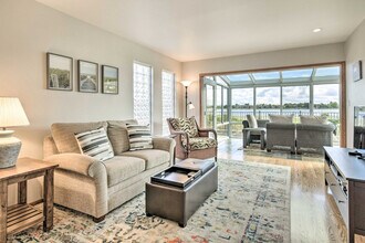 Building Photo - 2606 Bayview Dr