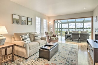 Building Photo - 2606 Bayview Dr