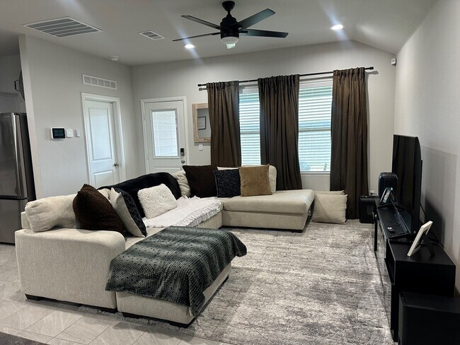Foto del edificio - 7616 Orange Blossom Rd