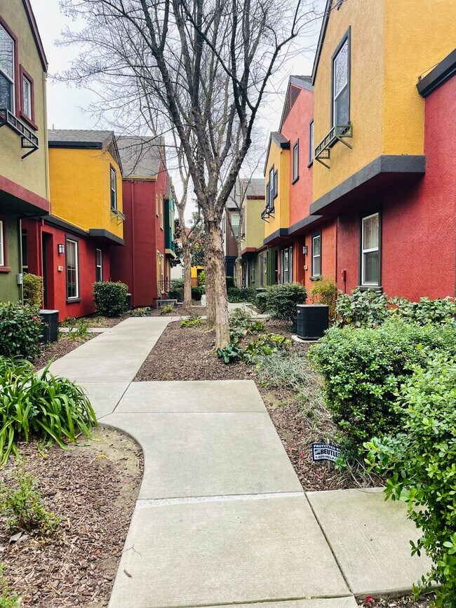 Foto del edificio - Modern 2 bed/2.5 bath with BONUS ROOM in West Sac