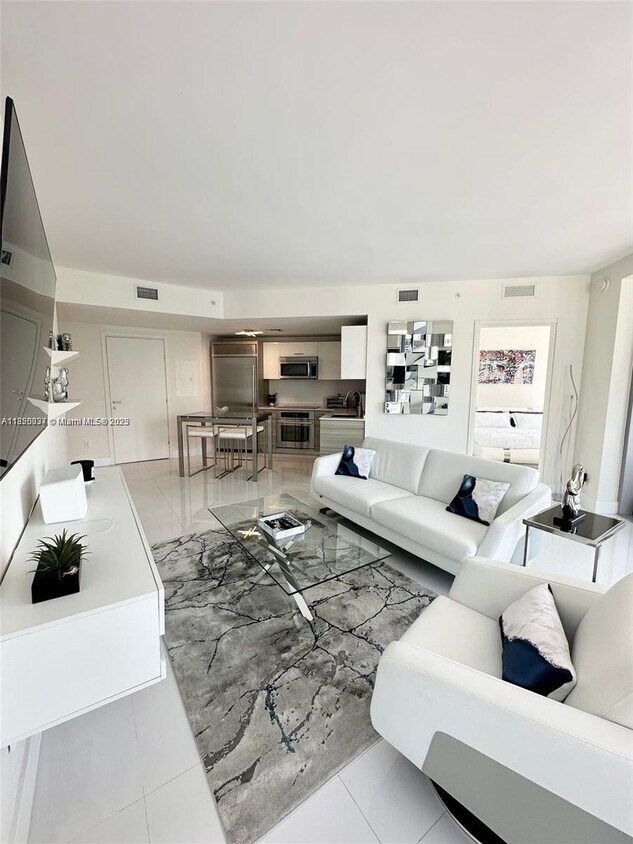 Primary Photo - 1300 Brickell Bay Dr