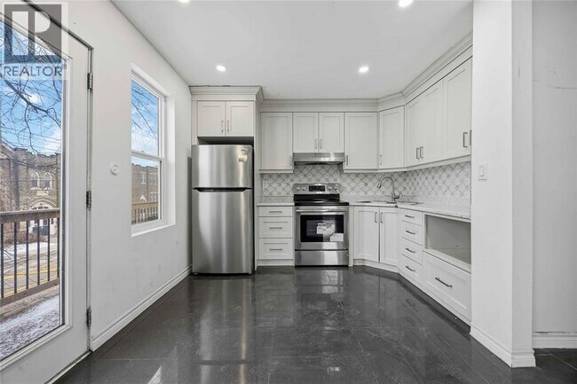 Building Photo - 211 George St