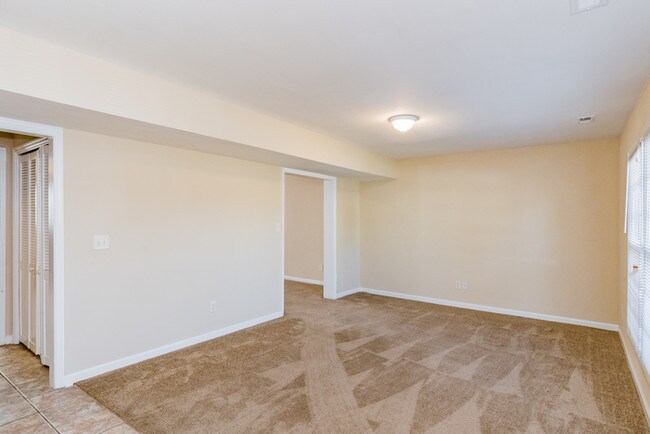 Building Photo - 704 Cahaba Manor Dr
