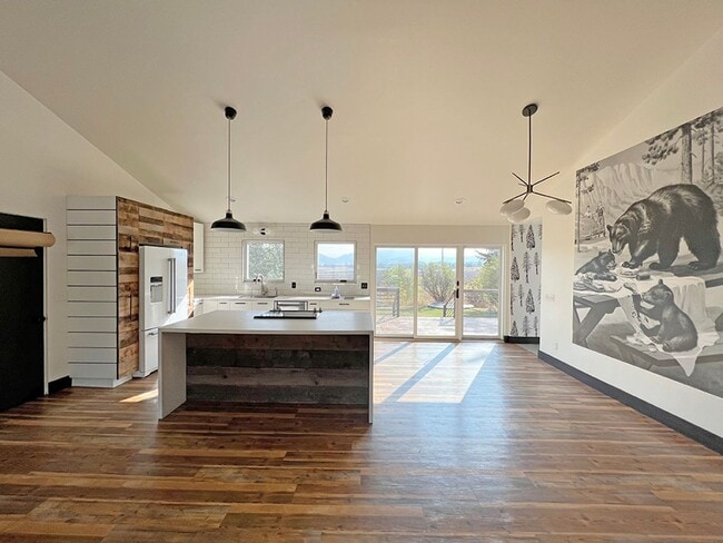 Building Photo - Custom 4 Bedroom Home on Large Lot, with D...