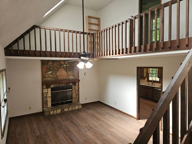 Foto del edificio - 520 Hardy Cir