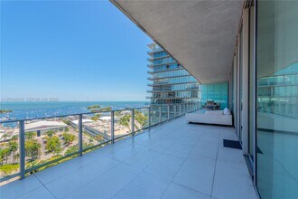 Building Photo - 2669 S Bayshore Dr