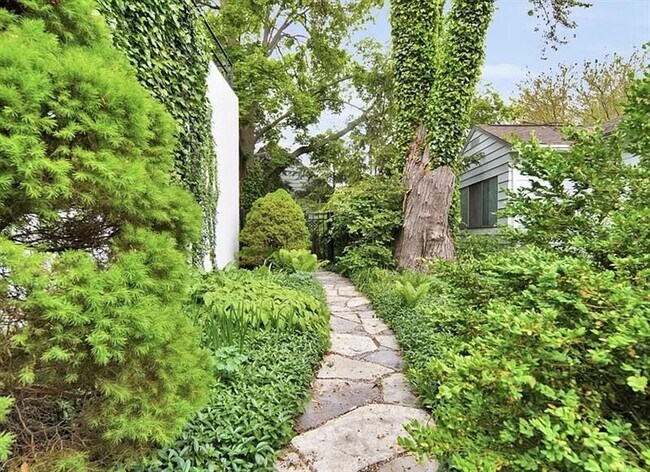 Building Photo - Exquisite Grand Homes
