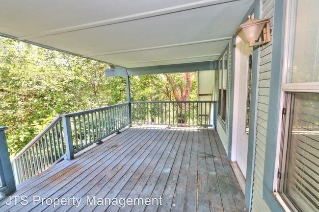 Building Photo - 403 Riley St