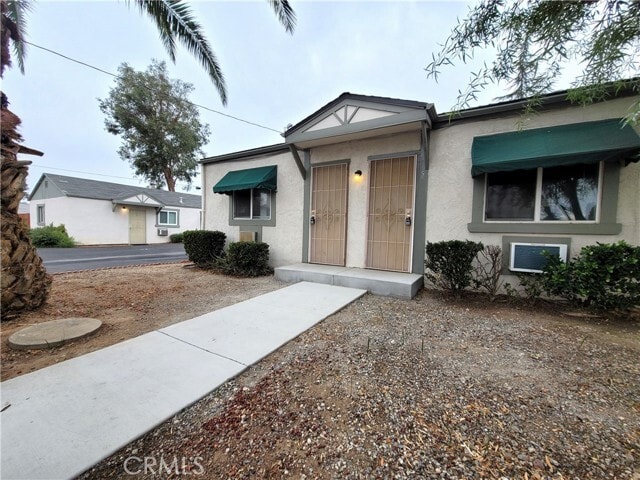 Primary Photo - 952 E 10th St