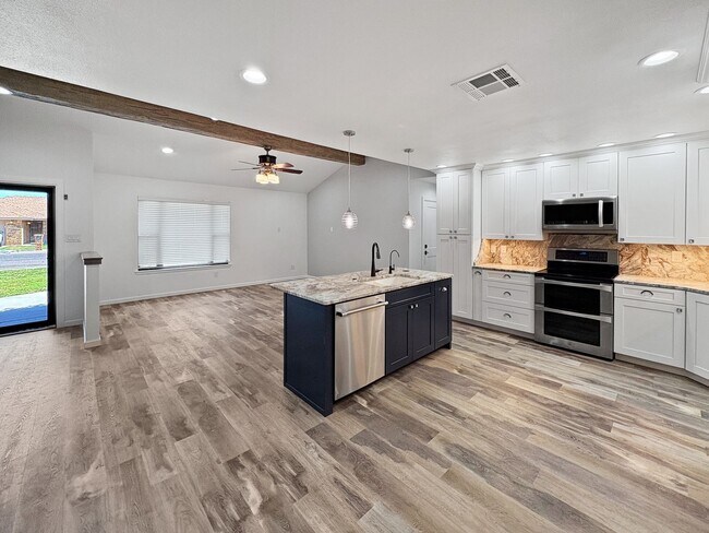 Building Photo - 1601 Cordoba Ln