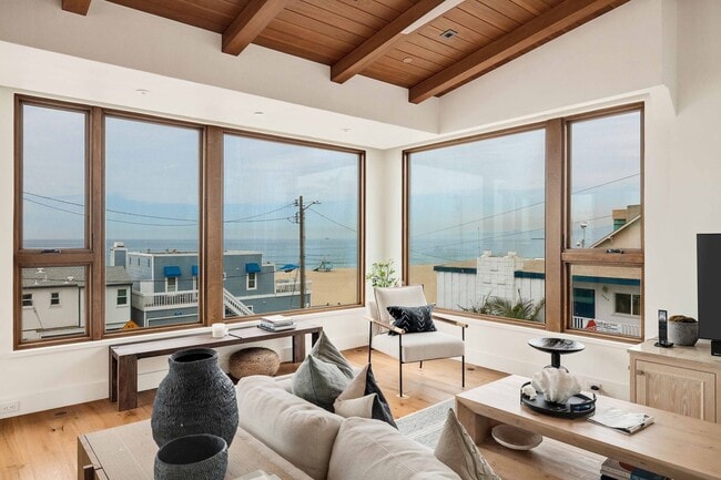 Building Photo - 108 35th St