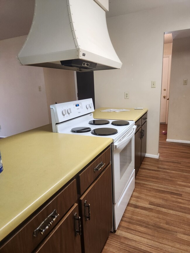 Building Photo - 425 Park Terrace Dr