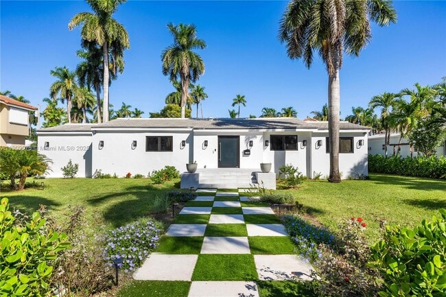 Building Photo - 1141 Hollywood Blvd