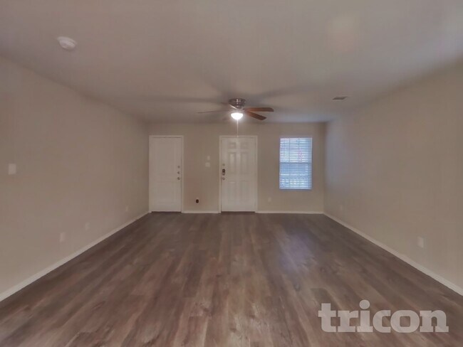 Foto del edificio - 8718 Segura Wy