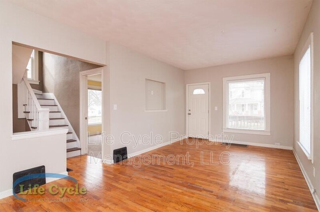 Building Photo - 138 Travis St NE