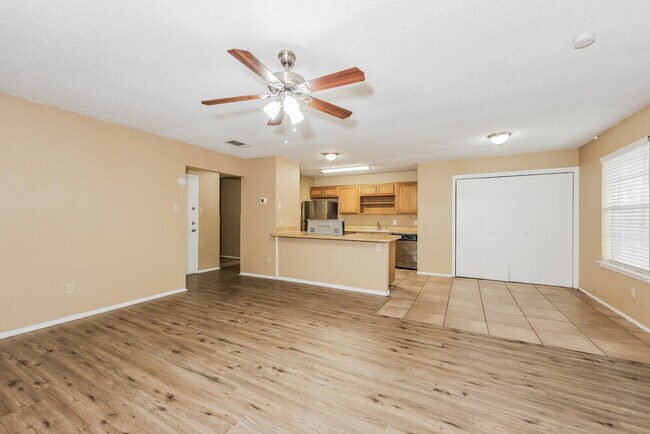 Foto del edificio - 6109 Springwood Dr