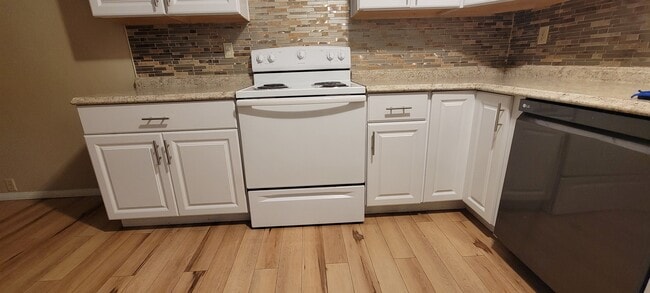 Building Photo - 9604 Caminito del Feliz