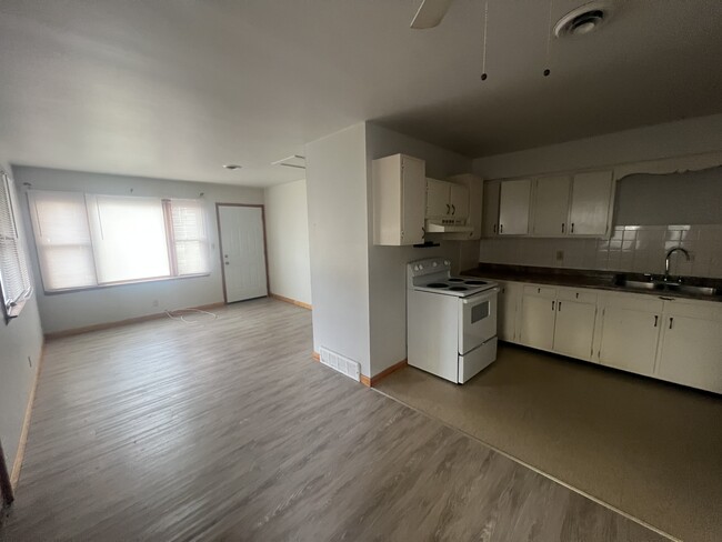 Building Photo - 119 Maholm St