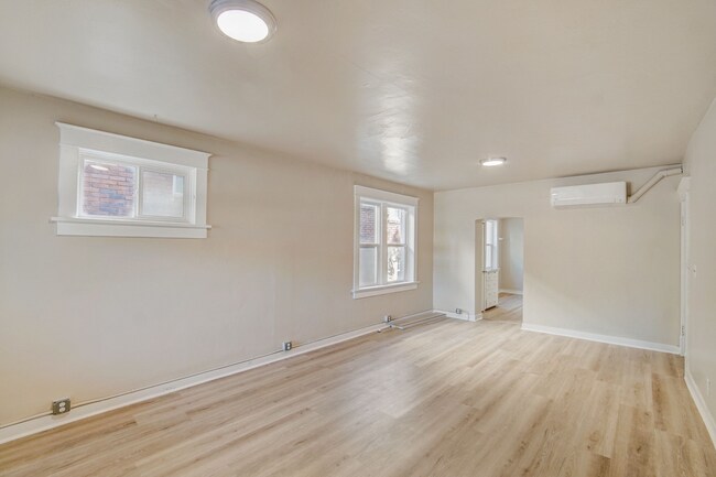 Sala de estar - 1150 E 500 S