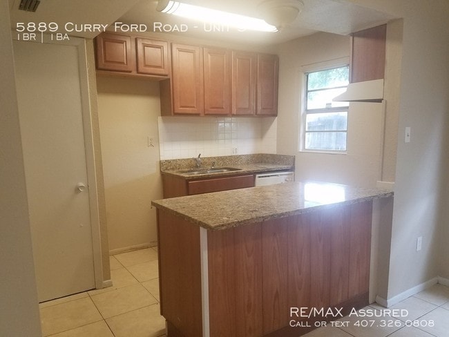 Building Photo - 5889 Curry Ford Rd
