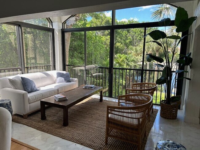 Foto del edificio - **CALAIS OF PELICAN BAY**3 BEDS/2BATHS COA...