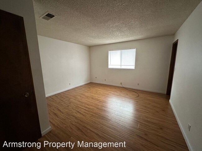 Building Photo - 2 br, 2 bath House - 1003 E. Oakridge Avenue