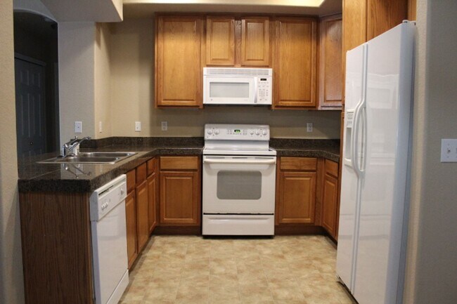 Building Photo - Cozy, Open, Quiet and Clean 1 BD/1 BA!