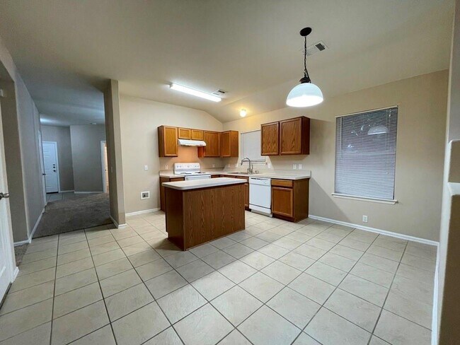 Foto del edificio - 376 Spruce Dr