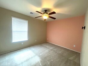 Building Photo - 20130 Breezy Oak Ct