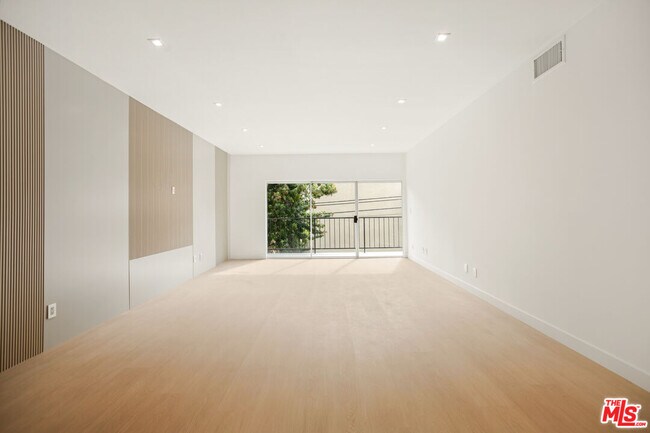 Foto del edificio - 10630 Wilkins Ave